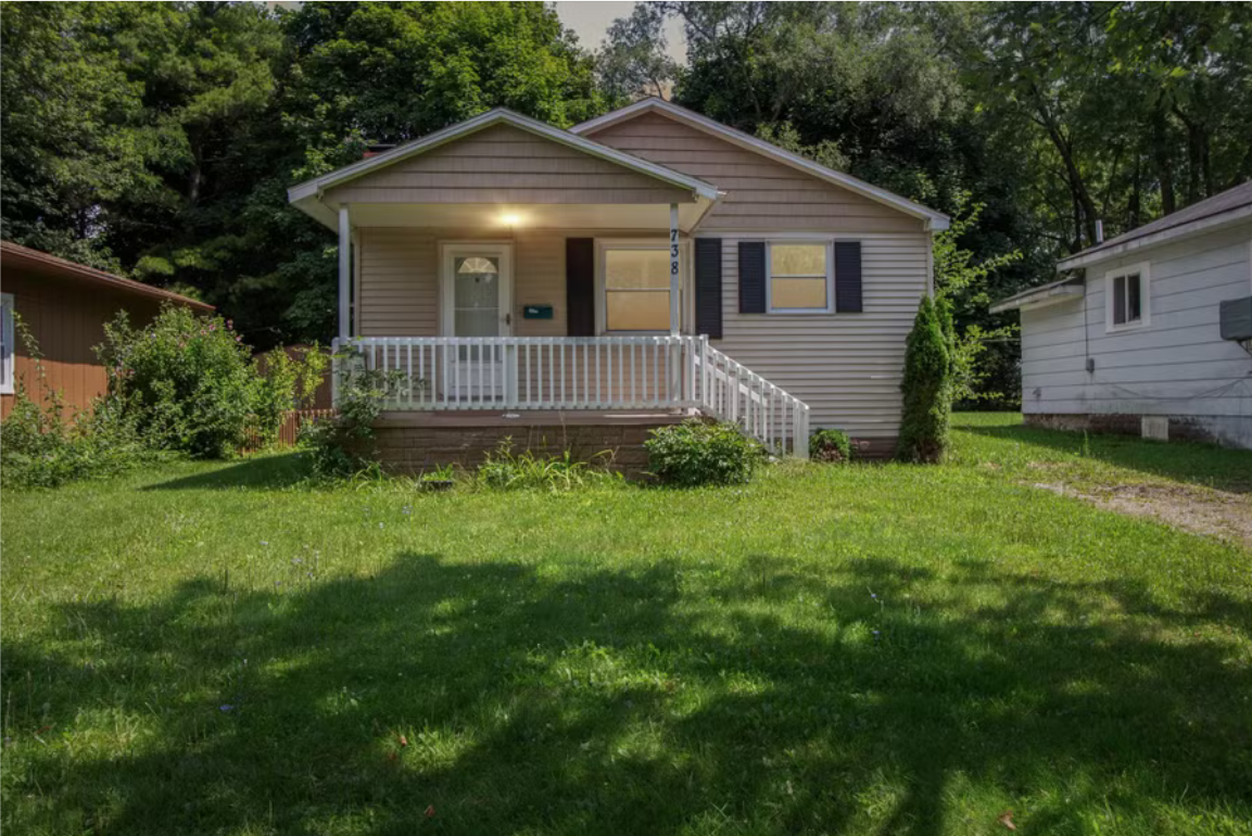Michigan rental home with front porch
